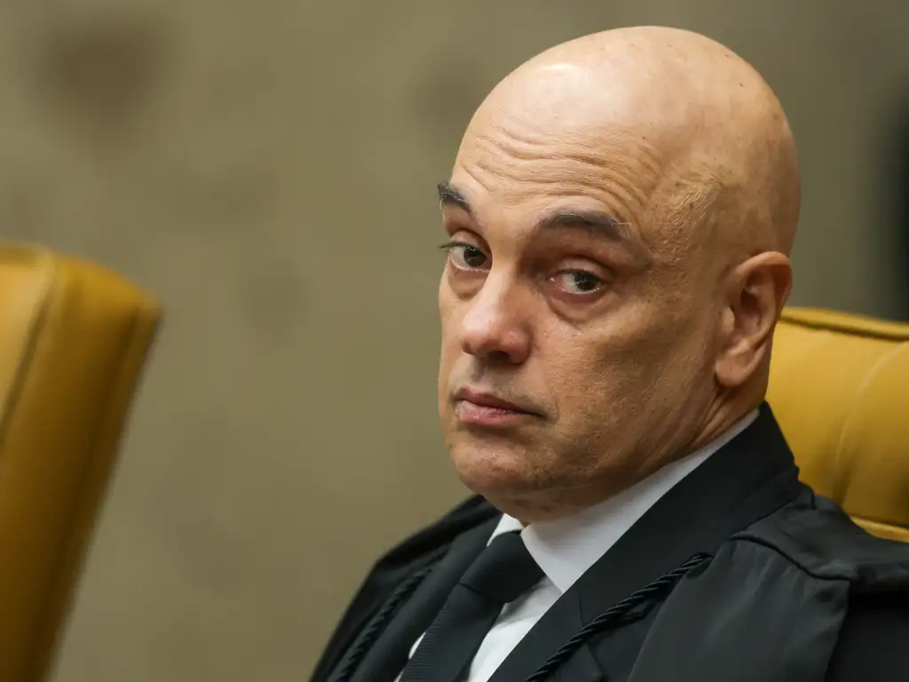 Moraes aciona Zanin para marcar julgamento de Bolsonaro e aliados no STF
