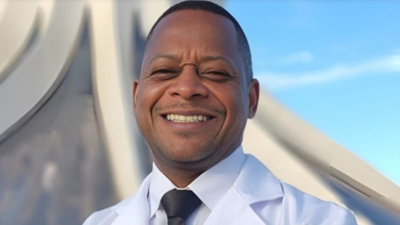 Ex-cobrador de ônibus se forma em Medicina aos 47 anos e inspira milhares; acompanhe sua trajetória