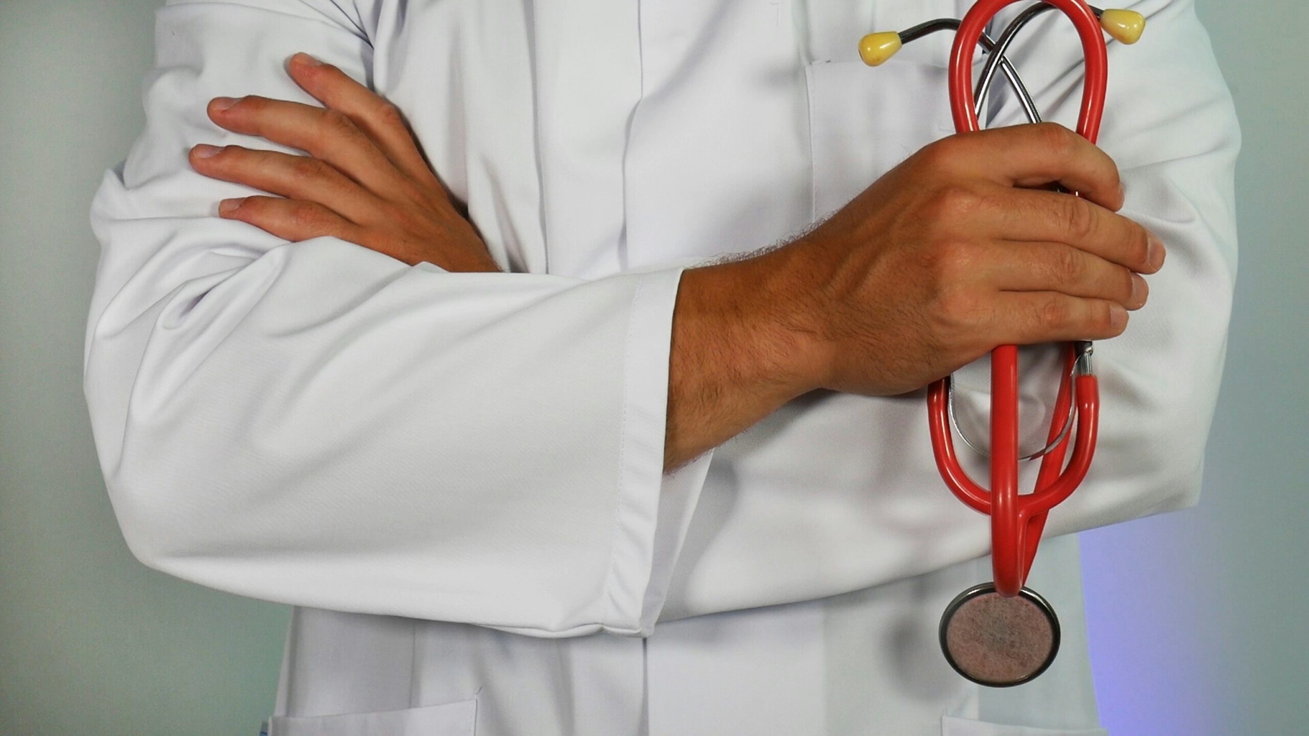 Vídeo: Saiba o que aconteceu com o médico e com a estagiária que foram flagrados em ato íntimo no AM